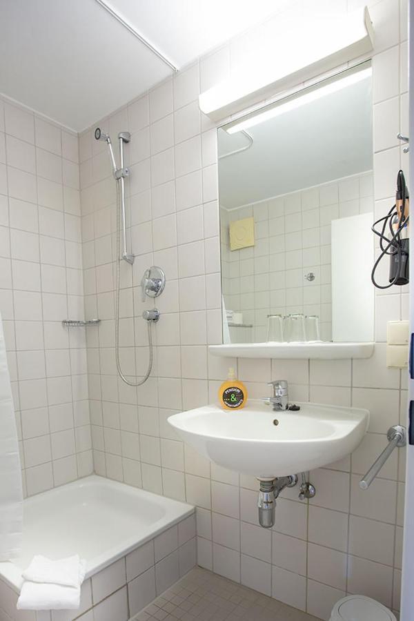 H&H Apartments Im Herzen Der Stadt Super Zentral Ruhig Mit Kochnischen Balkon Oder Empore Greifswald Esterno foto