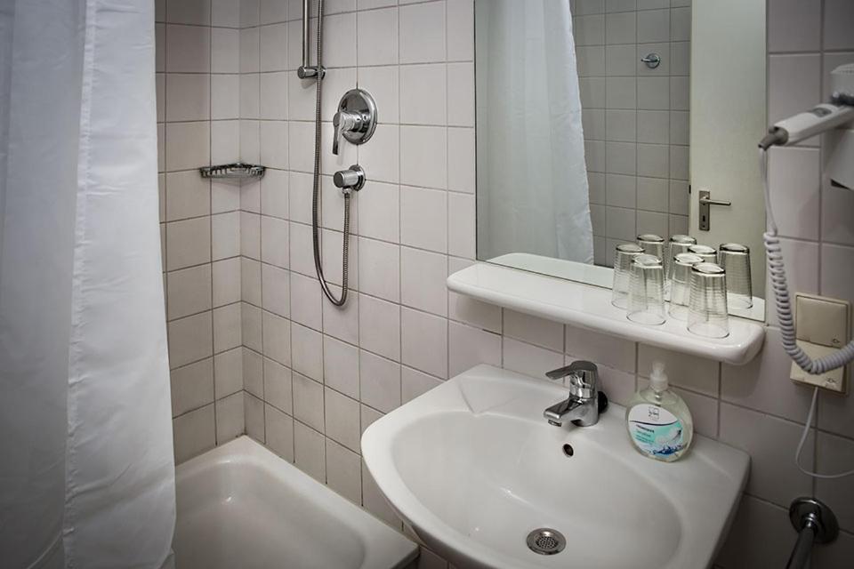 H&H Apartments Im Herzen Der Stadt Super Zentral Ruhig Mit Kochnischen Balkon Oder Empore Greifswald Esterno foto